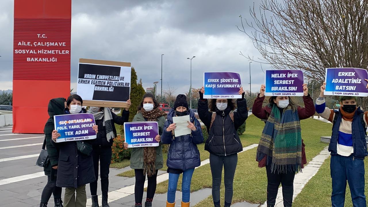 Kadın Savunma Ağı Aile, Çalışma ve Sosyal Politikalar bakanlığının adını değiştirdi