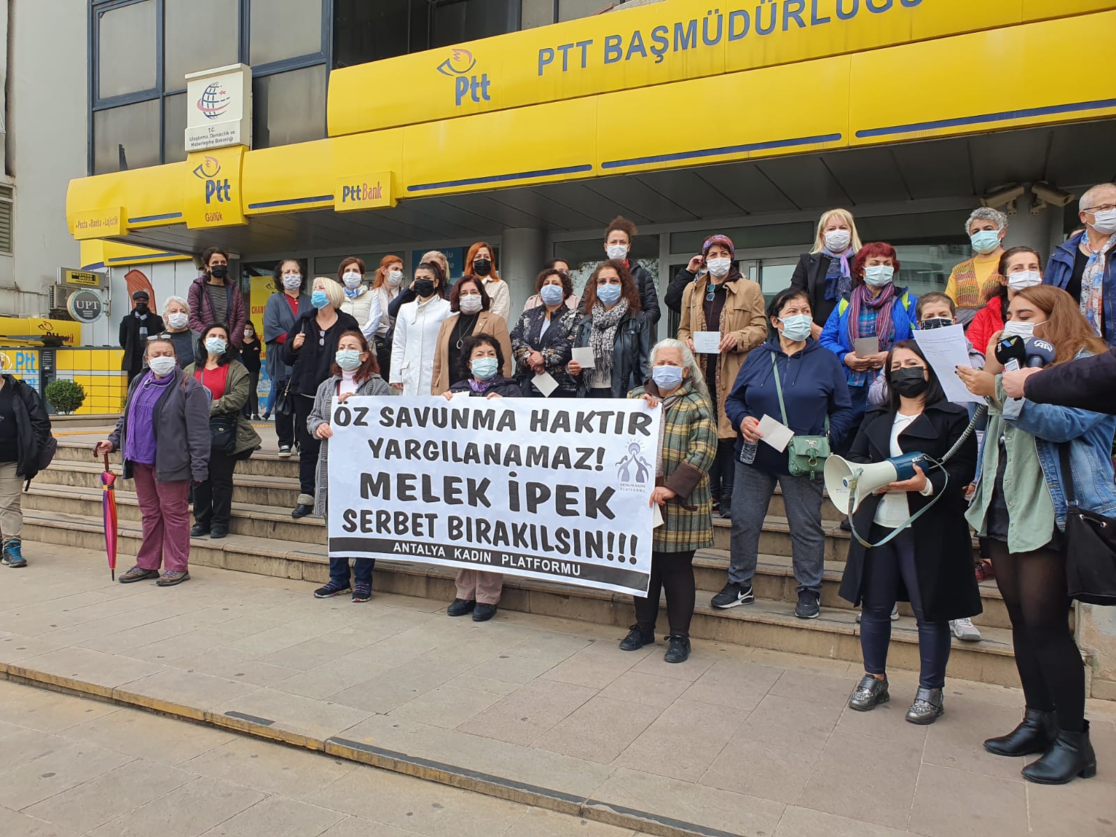 Antalya Kadın Platformu Melek İpek için sokakta: Özsavunma haktır yargılanamaz!